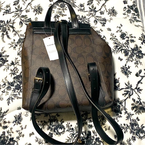 Signature COACH Kleo Backpack - Picture 3 of 10